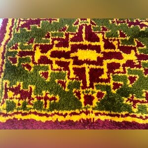 Vintage Latch Hook Rug Wall Hanging 27” X 20”, Red, Green, Yellow, Clean